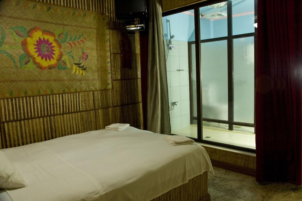 Kokomos Hotel And Restaurant Ángeles Extérieur photo