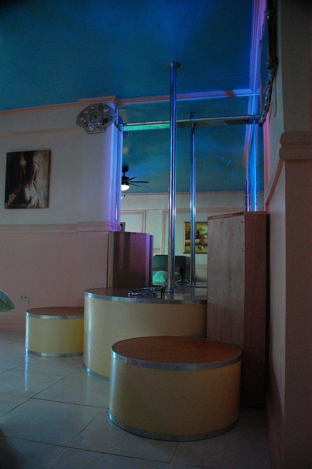 Kokomos Hotel And Restaurant Ángeles Extérieur photo